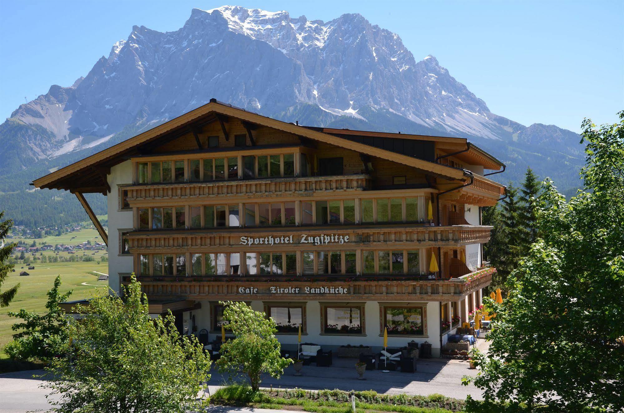 Sporthotel Zugspitze Lermoos Eksteriør billede
