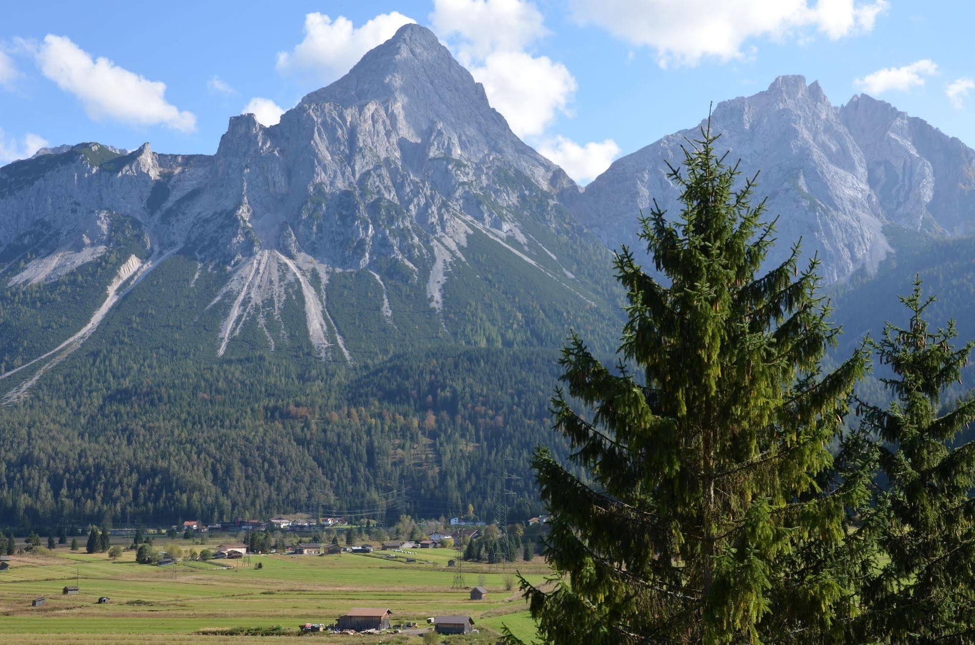 Sporthotel Zugspitze Lermoos Eksteriør billede